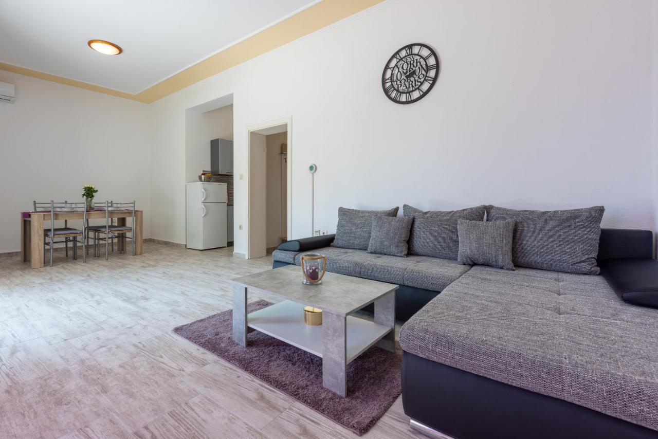 Apartments Antonija Crikvenica Extérieur photo